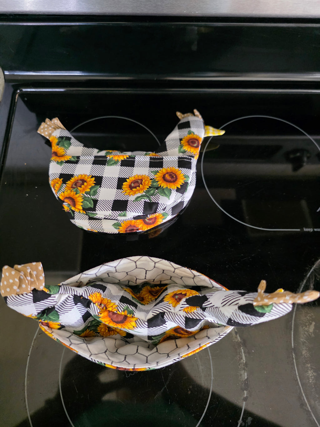 Single Handmade Chicken Oven Mitt – Sunflower Fabric- Farmhouse Kitchen Decor