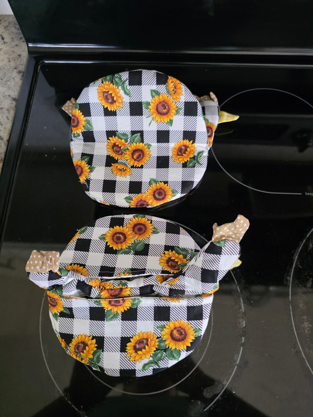 Single Handmade Chicken Oven Mitt – Sunflower Fabric- Farmhouse Kitchen Decor