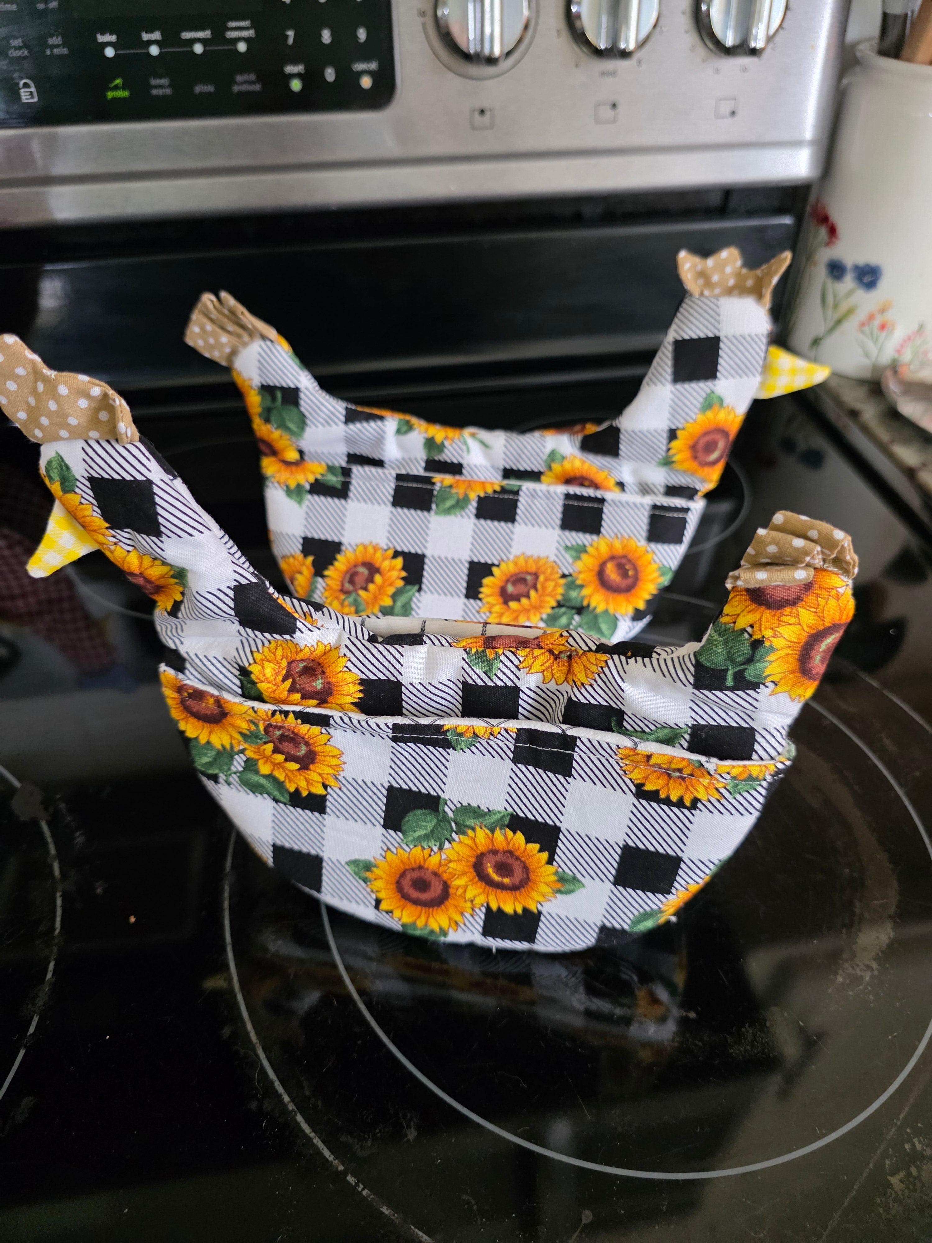 Single Handmade Chicken Oven Mitt – Sunflower Fabric- Farmhouse Kitchen Decor