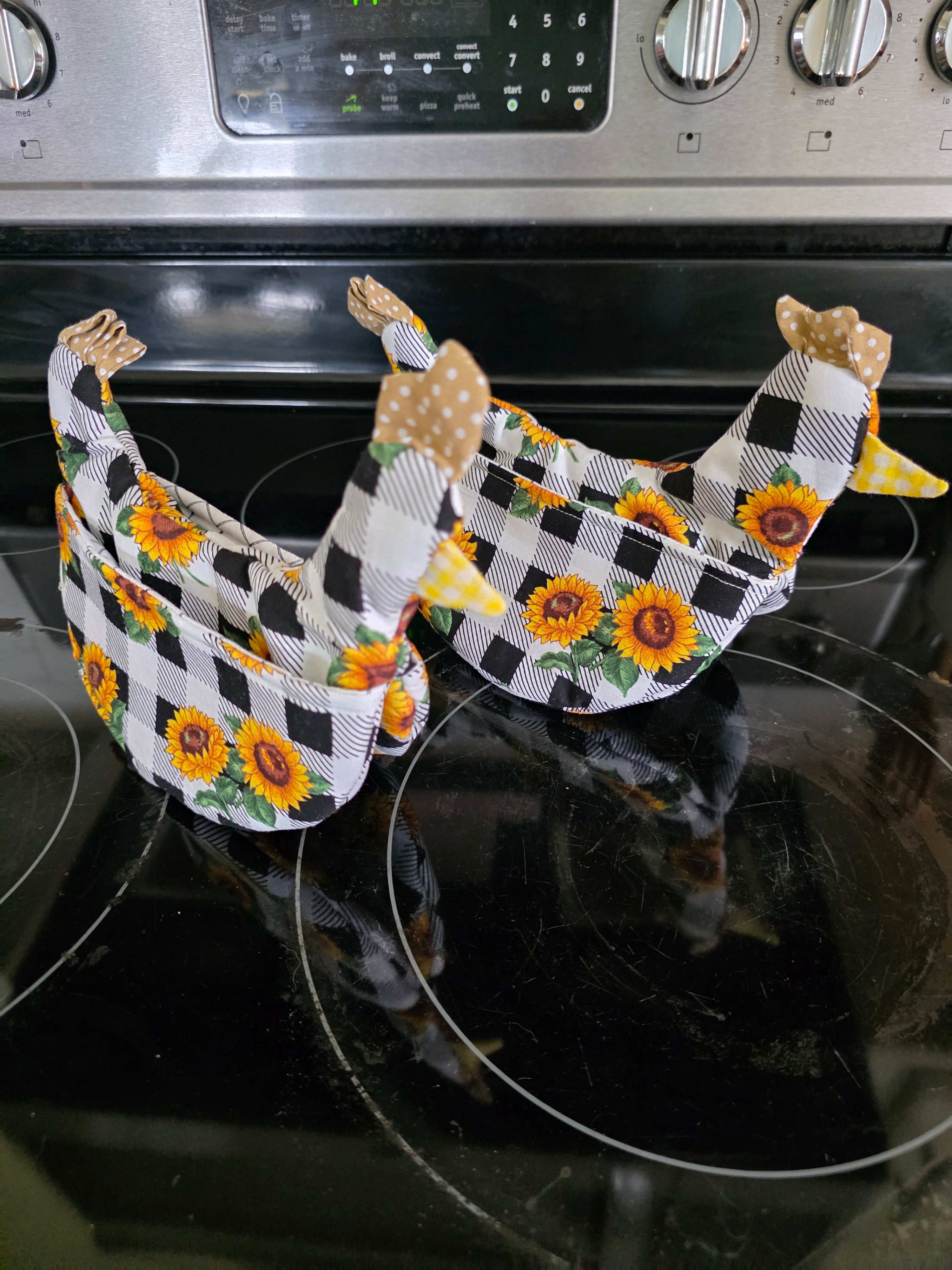 Single Handmade Chicken Oven Mitt – Sunflower Fabric- Farmhouse Kitchen Decor